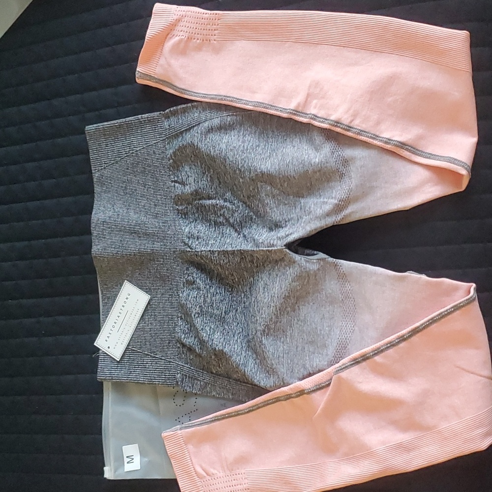 NEVER WORN! Astoria Seamless Ombre Legging  - Grey Pink
